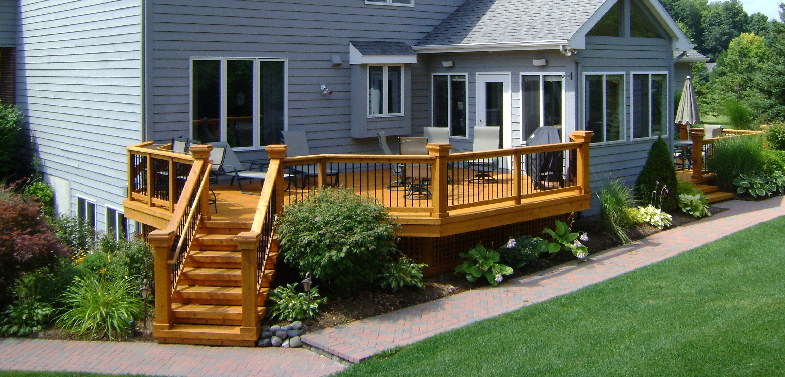 What is the average cost of a deck?